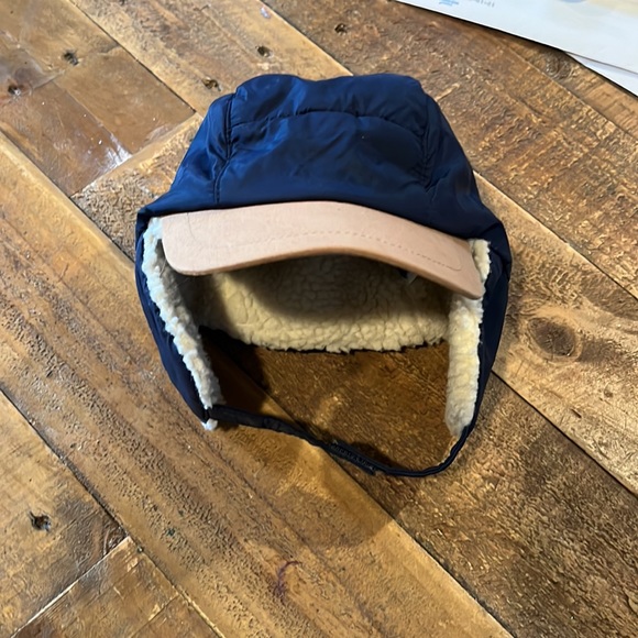 Unisex Old Navy Sherpa Lined Trapper Hat for Baby - Picture 2 of 2